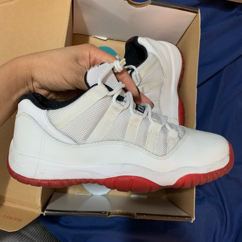 Jordan 11 Retro Low White Red (2012)